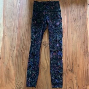 Lululemon Floral Quick Pace 7/8 Tight